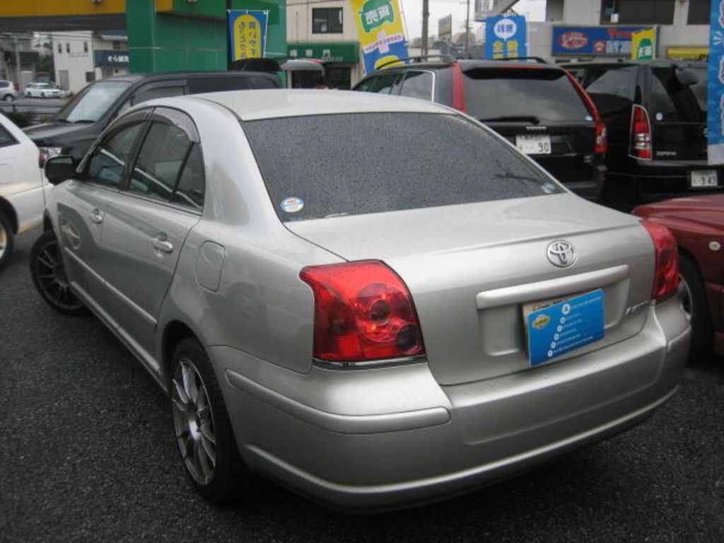 2004 Toyota Avensis