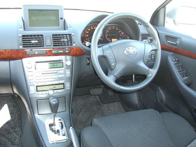 2004 Toyota Avensis