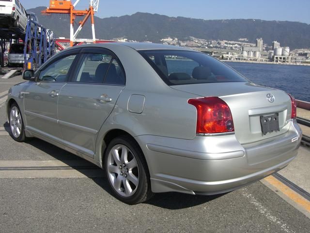 2004 Toyota Avensis