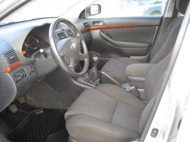 2004 Toyota Avensis