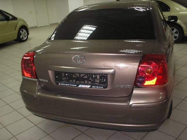 2004 Toyota Avensis