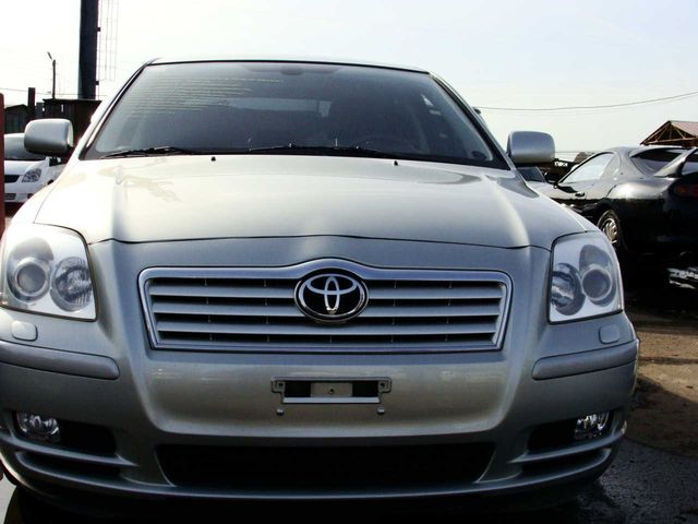 2004 Toyota Avensis