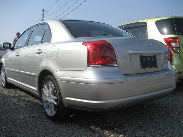 2004 Toyota Avensis