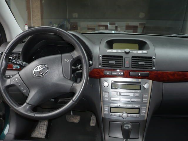 2004 Toyota Avensis