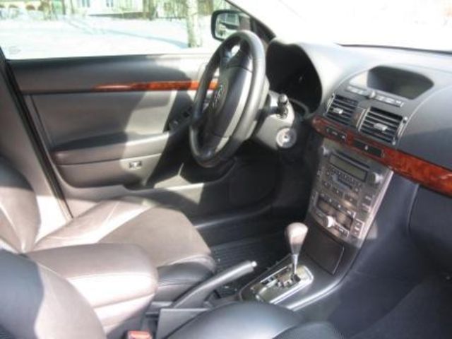 2004 Toyota Avensis