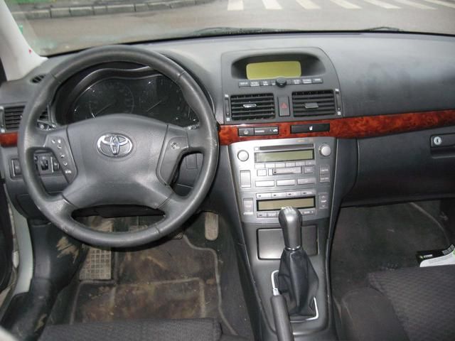 2004 Toyota Avensis