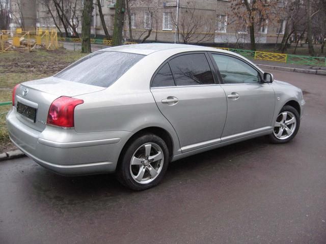 2004 Toyota Avensis