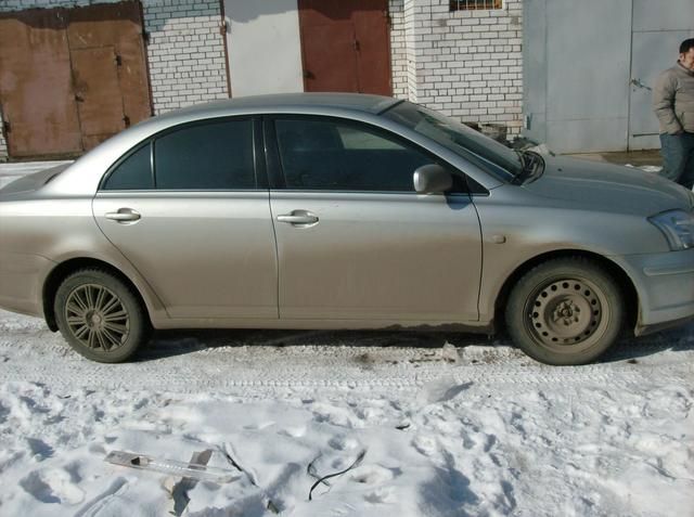 2004 Toyota Avensis