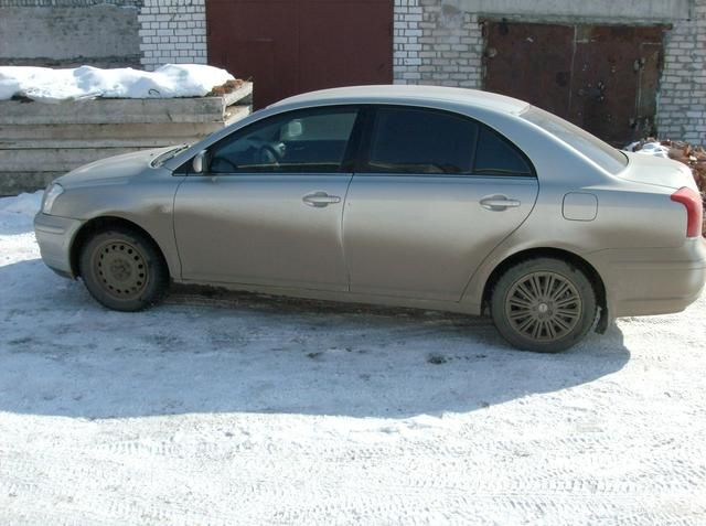 2004 Toyota Avensis