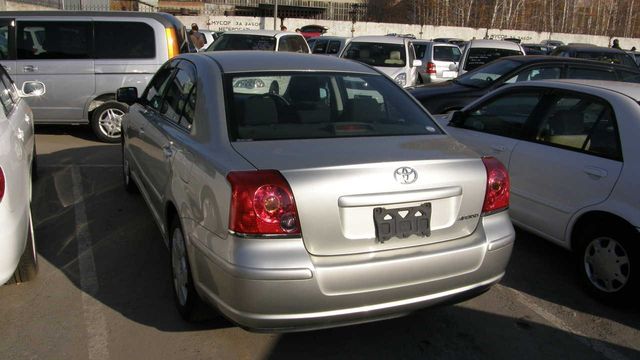 2004 Toyota Avensis