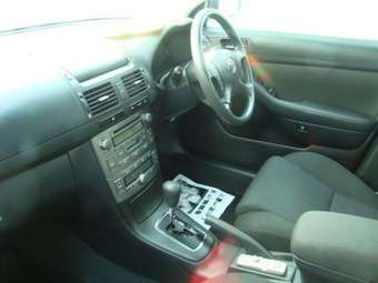 2004 Avensis