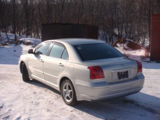 2004 Toyota Avensis