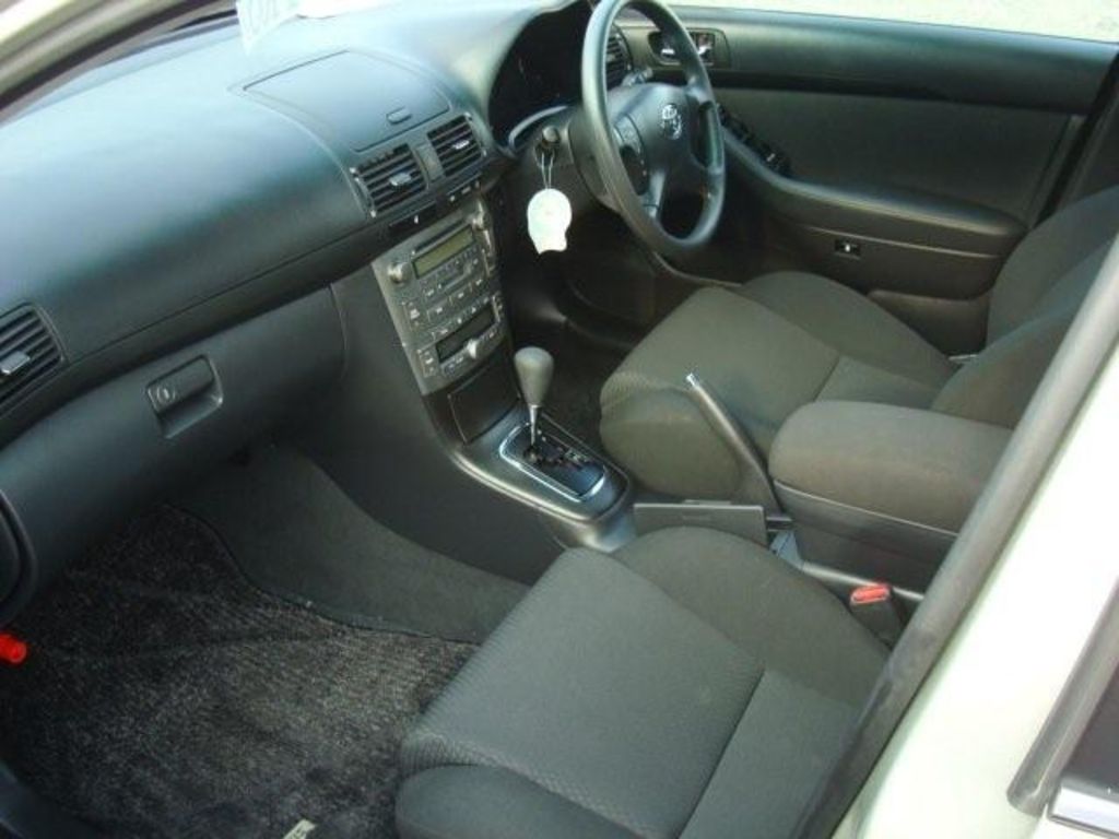 2004 Toyota Avensis