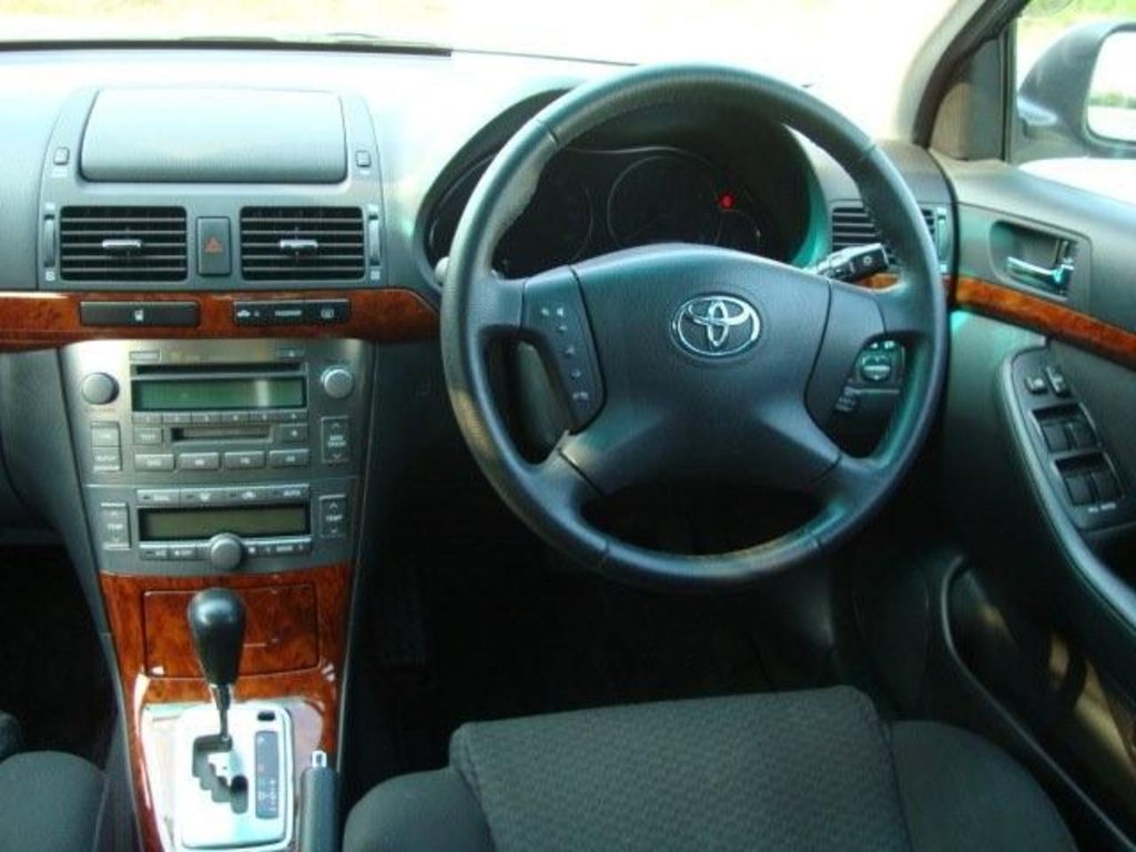 2004 Toyota Avensis