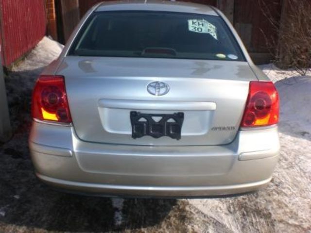 2004 Toyota Avensis