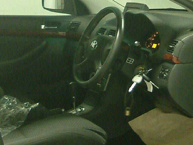 2004 Toyota Avensis