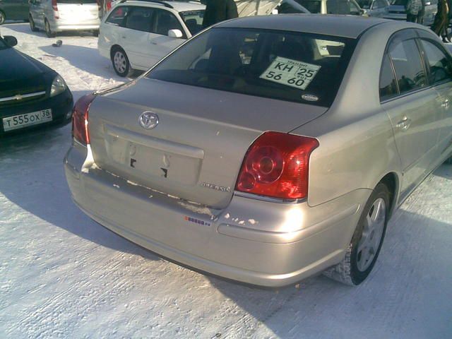 2004 Toyota Avensis