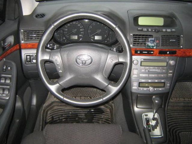2004 Toyota Avensis