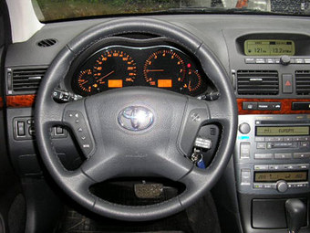 2004 Toyota Avensis Photos