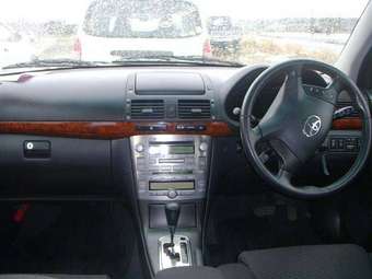 2004 Toyota Avensis Photos