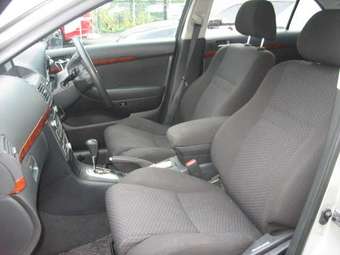 2004 Toyota Avensis Pics