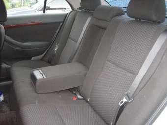 2004 Toyota Avensis Pictures