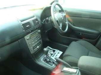 2004 Toyota Avensis Pictures