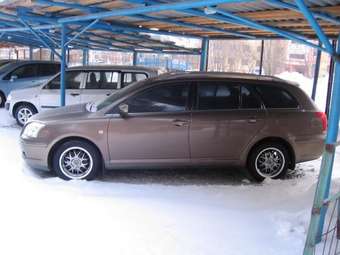2004 Toyota Avensis Pictures