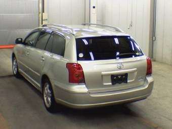 2004 Toyota Avensis Photos
