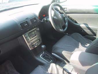 2004 Toyota Avensis Photos