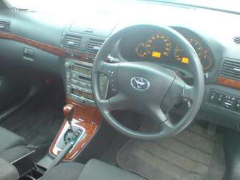 2004 Toyota Avensis Pictures