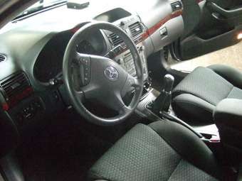 2004 Toyota Avensis Images