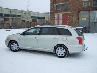 2004 Toyota Avensis Pictures