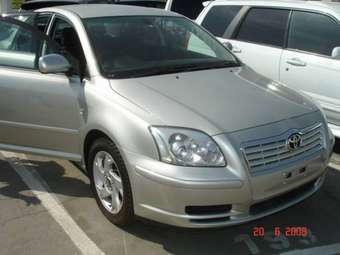 2004 Toyota Avensis Photos