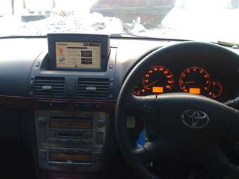 2004 Toyota Avensis Pics