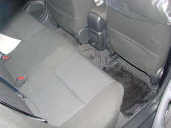2004 Toyota Avensis Pictures