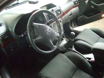 2004 Toyota Avensis Pictures