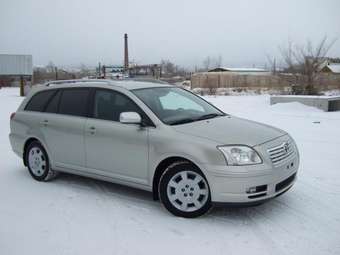 2004 Toyota Avensis Pictures