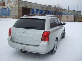 2004 Toyota Avensis Pictures