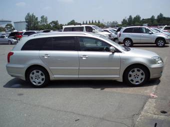 2004 Toyota Avensis Photos