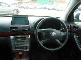 2004 Toyota Avensis Photos