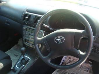 2004 Toyota Avensis Photos