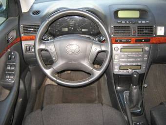 2004 Toyota Avensis Images