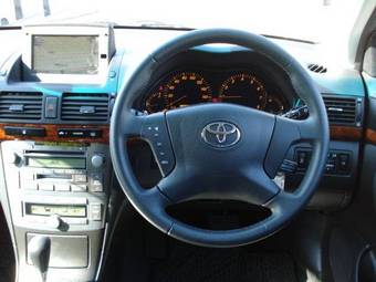 2004 Toyota Avensis Pictures