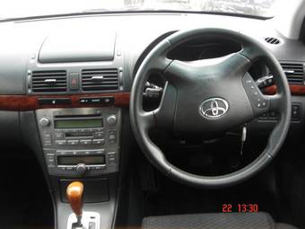 2004 Toyota Avensis Photos