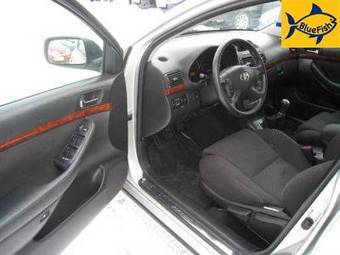 2004 Toyota Avensis Pictures