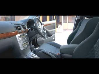 2004 Toyota Avensis Photos