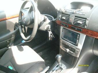 2004 Toyota Avensis Photos
