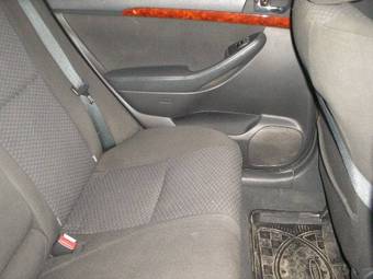 2004 Toyota Avensis Photos