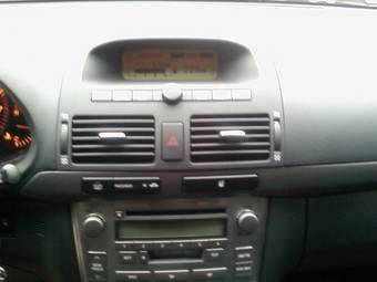 2004 Toyota Avensis Images